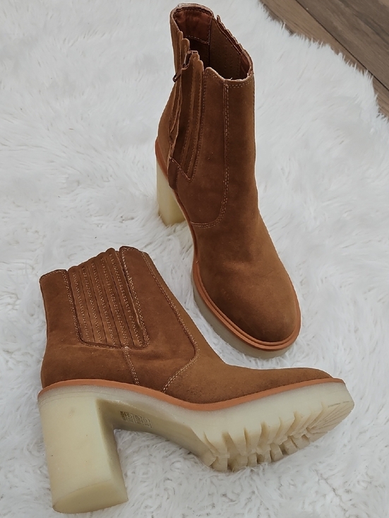 Oasis Society Shoes - Women’s Oasis Society Suede Ankle Boots